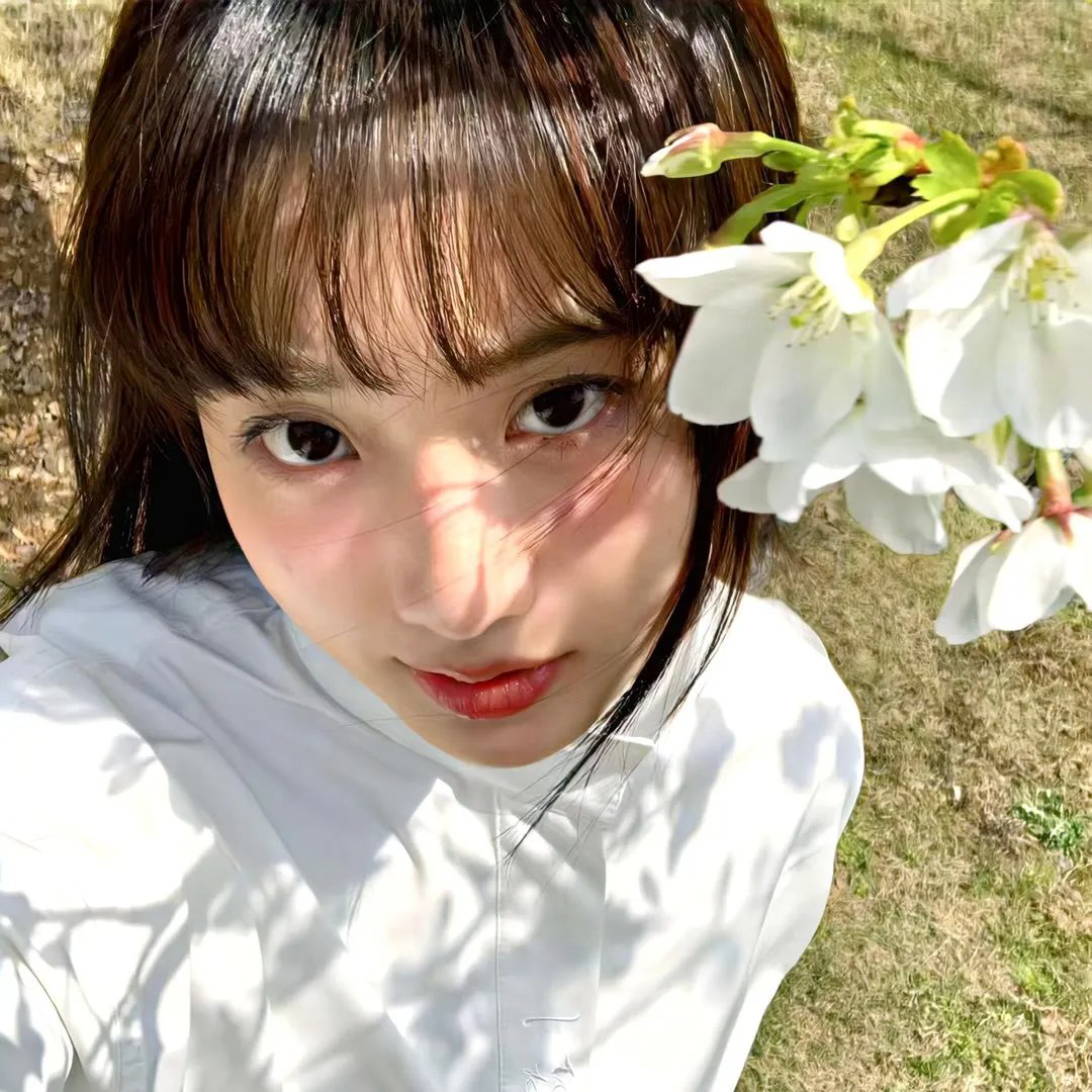 当红小花深夜共进晚餐，连续多日内幕曝光，经纪人连夜公关